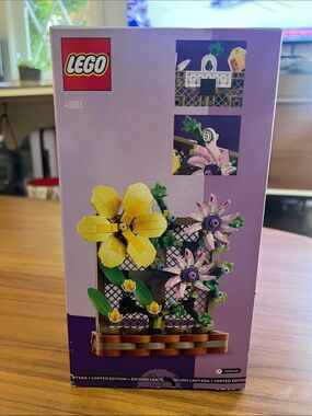 🟣 BOGO! NWT! LEGO Floral Trellis Display – Limited Edition